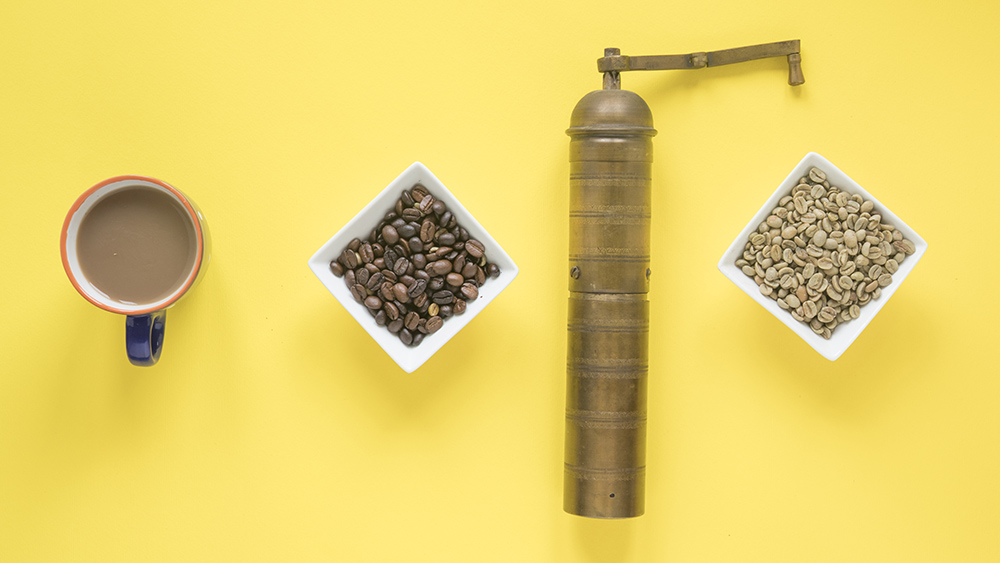 https://www.freepik.com/free-photo/old-coffee-grinder-raw-roasted-coffee-beans-coffee-cup-bright-yellow-background_3669343.htm